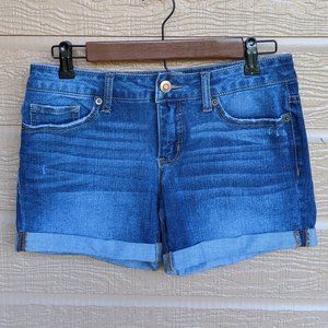 Time and Tru Medium Wash Mid Rise Stretch Shorts Sz 4